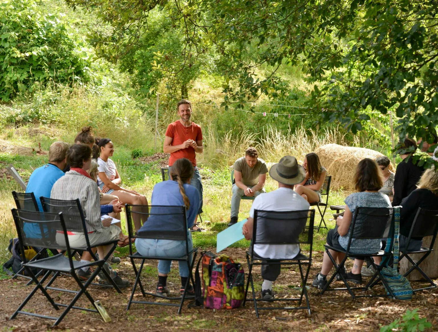 Cours de conception en permaculture animé par Jean-Philippe Cieslak sur le site de l'Îlot des Combes